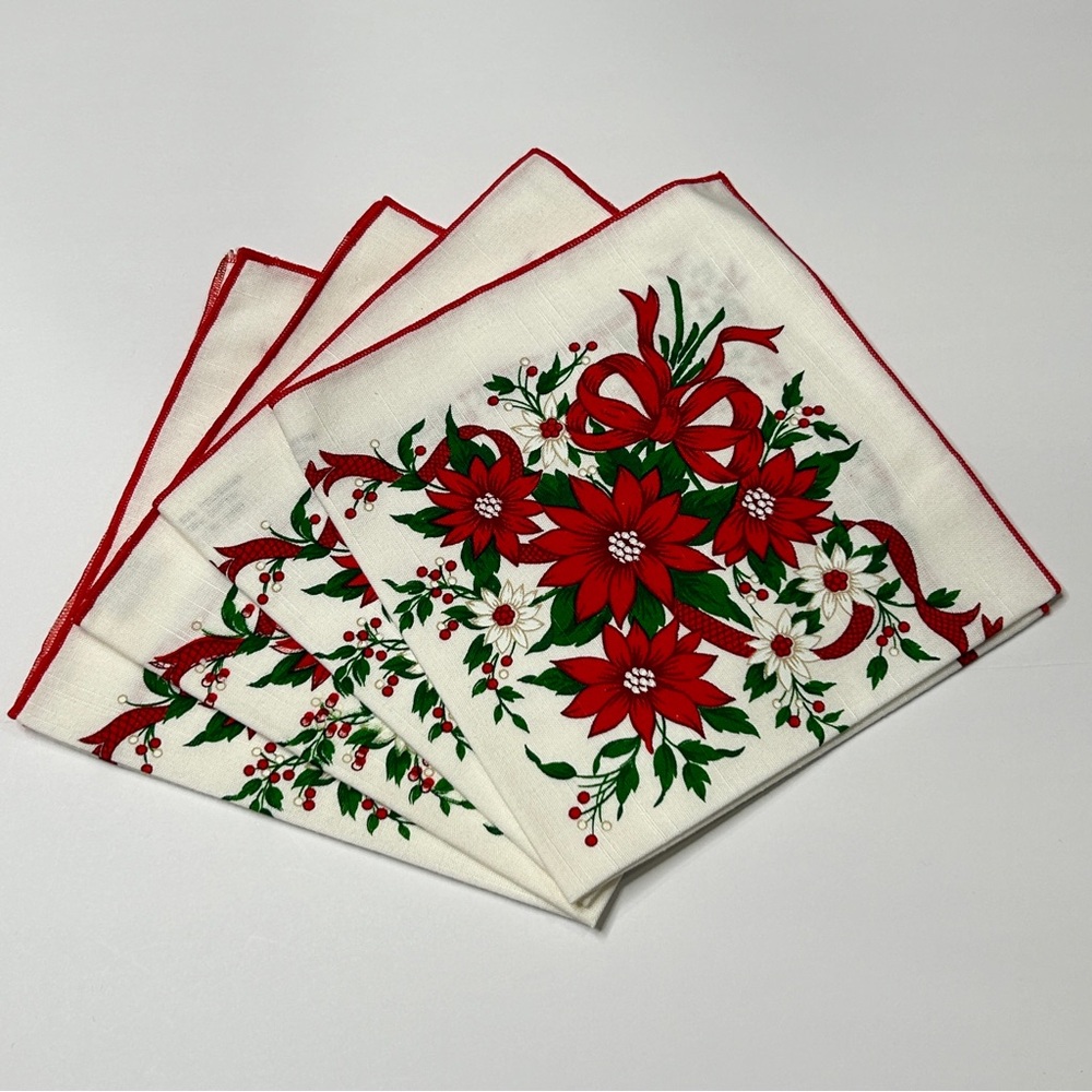 Vintage Christmas Holiday Poinsettia Cloth Napkins cotton Blend set of 4